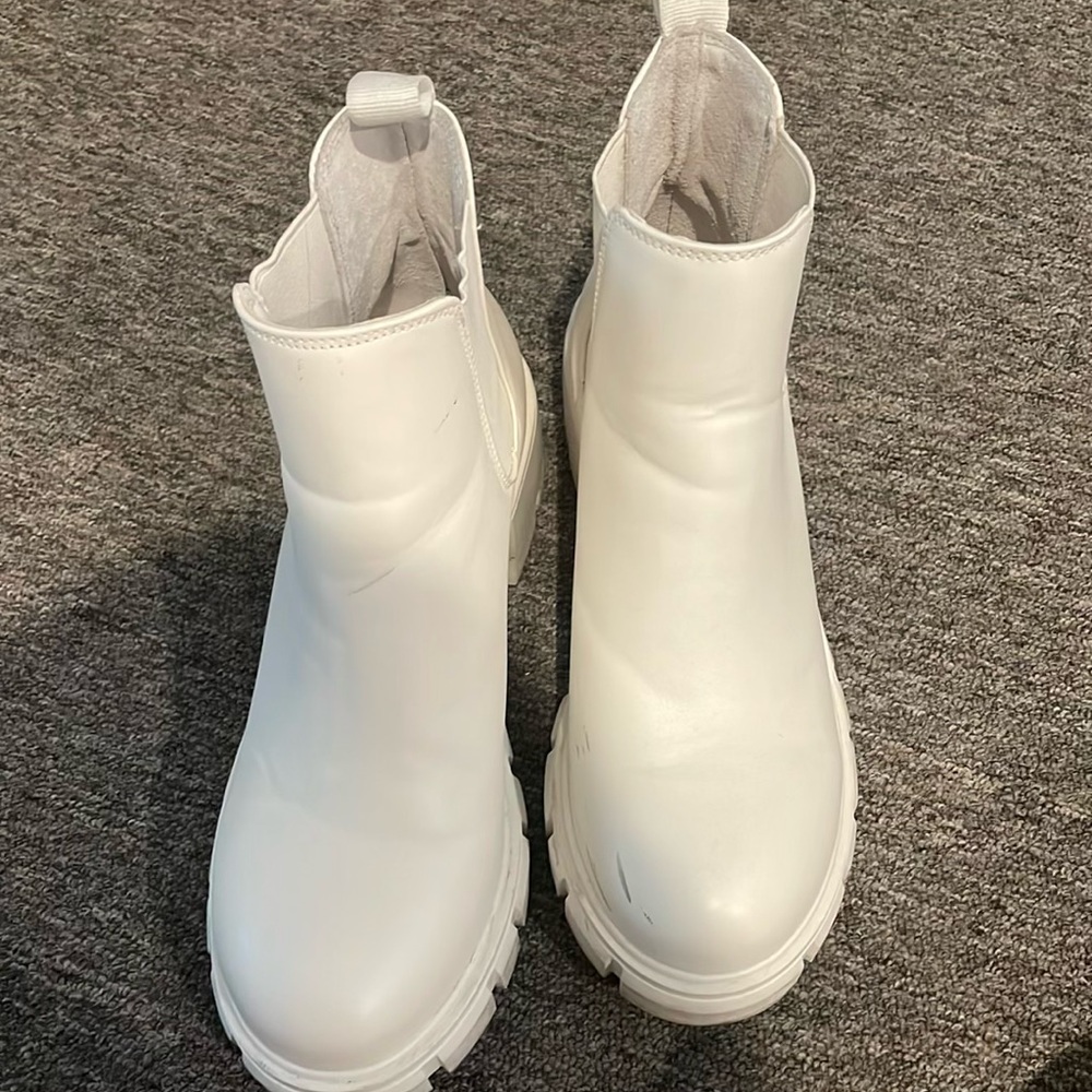 Steve Madden white booties